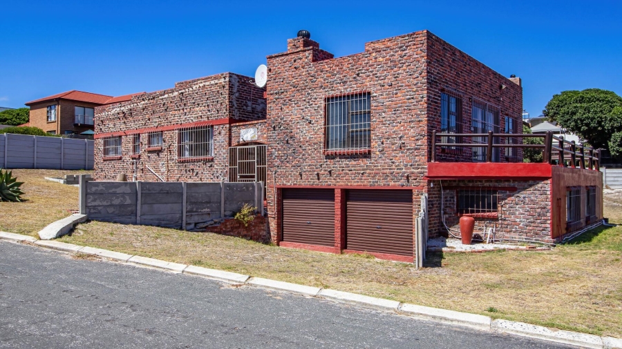 4 Bedroom Property for Sale in De Kelders Western Cape